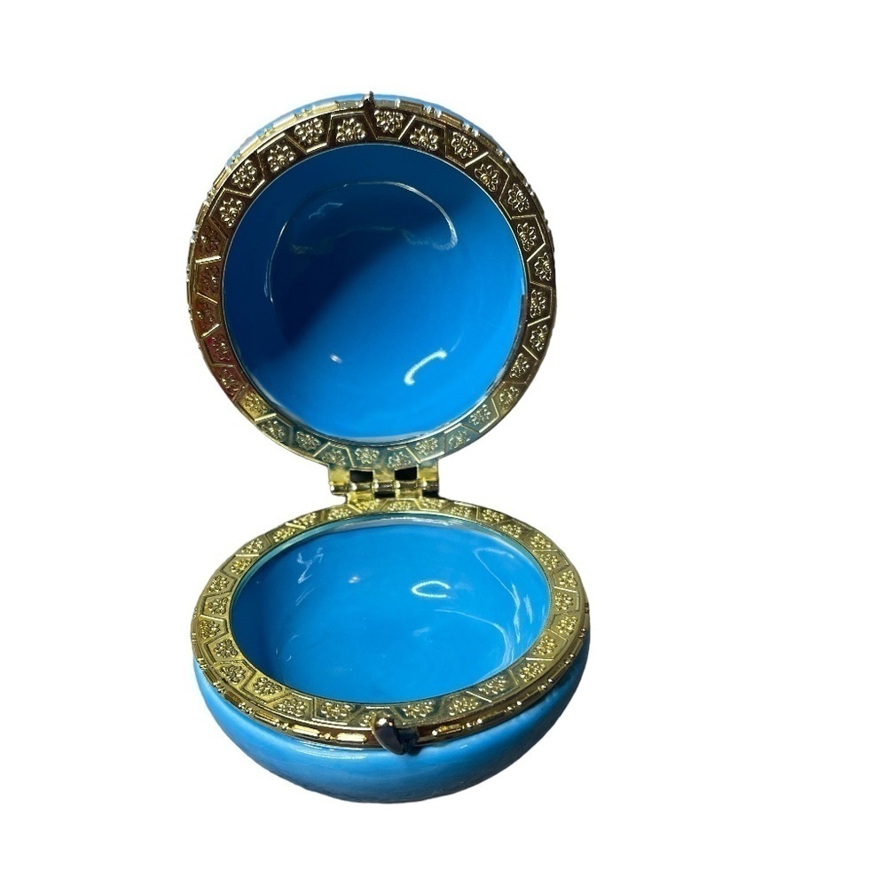 Sky blue macaron-shaped box perfect for storing all your jewelry, size 3"